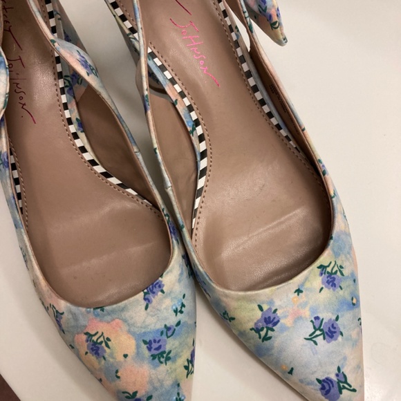 None - Picture 2 of 4